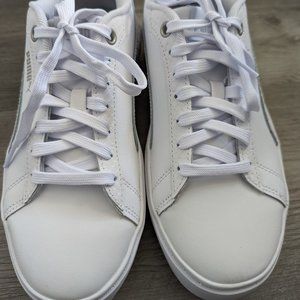 NEW Puma Carina Sneakers Size 8